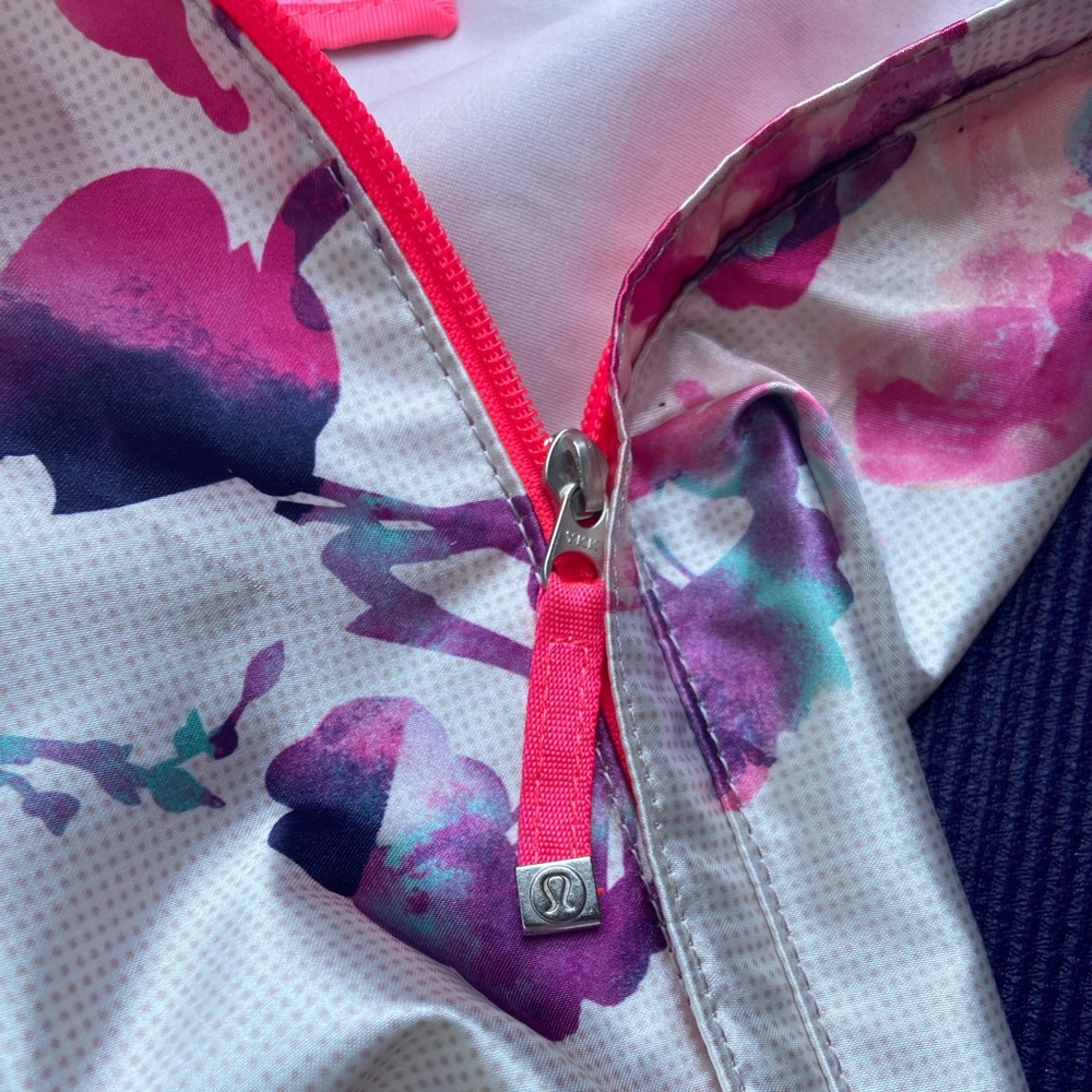 NWT Lululemon Blurred Blossom Namaste Yoga Tote - Picture 7 of 8